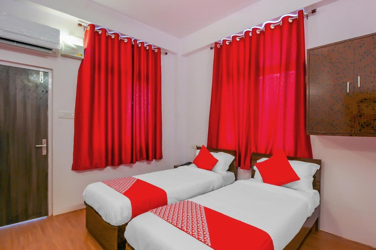 Oyo 17168 Hz Lodge Hyderabad Ngoại thất bức ảnh