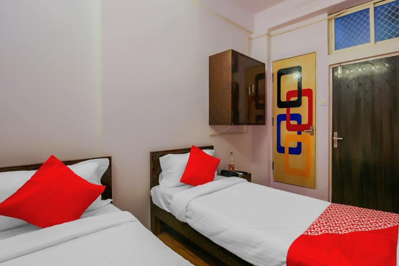 Oyo 17168 Hz Lodge Hyderabad Ngoại thất bức ảnh