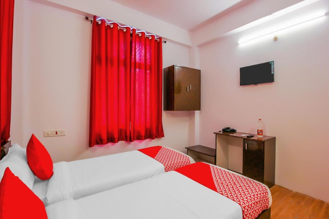 Oyo 17168 Hz Lodge Hyderabad Ngoại thất bức ảnh