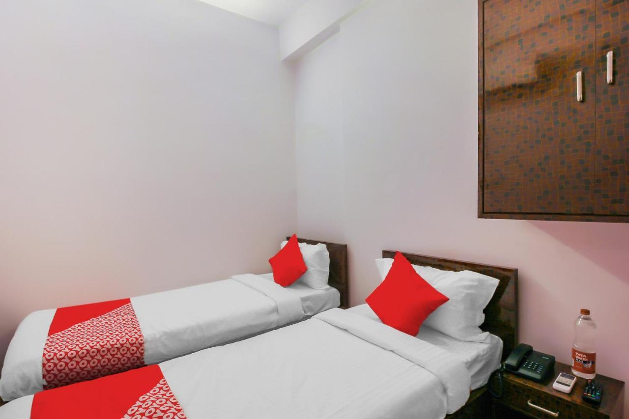 Oyo 17168 Hz Lodge Hyderabad Ngoại thất bức ảnh