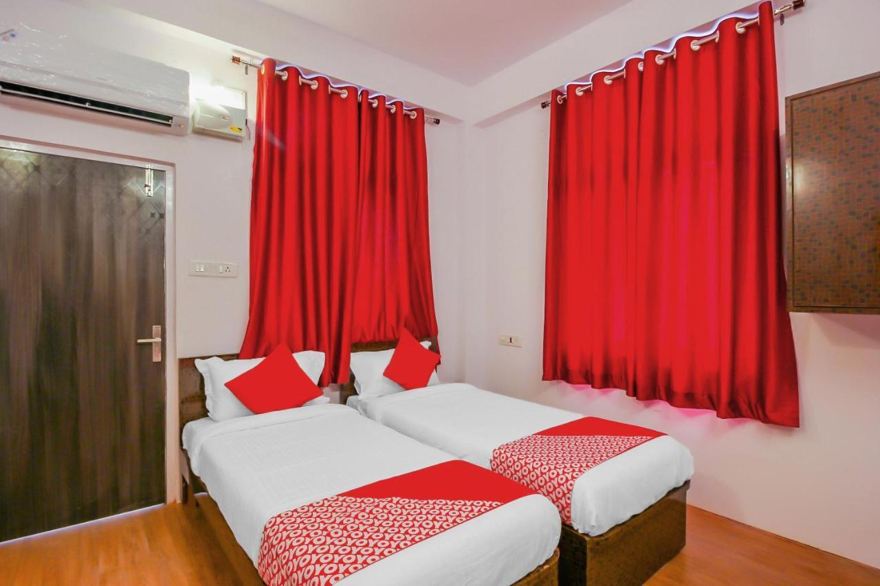 Oyo 17168 Hz Lodge Hyderabad Ngoại thất bức ảnh