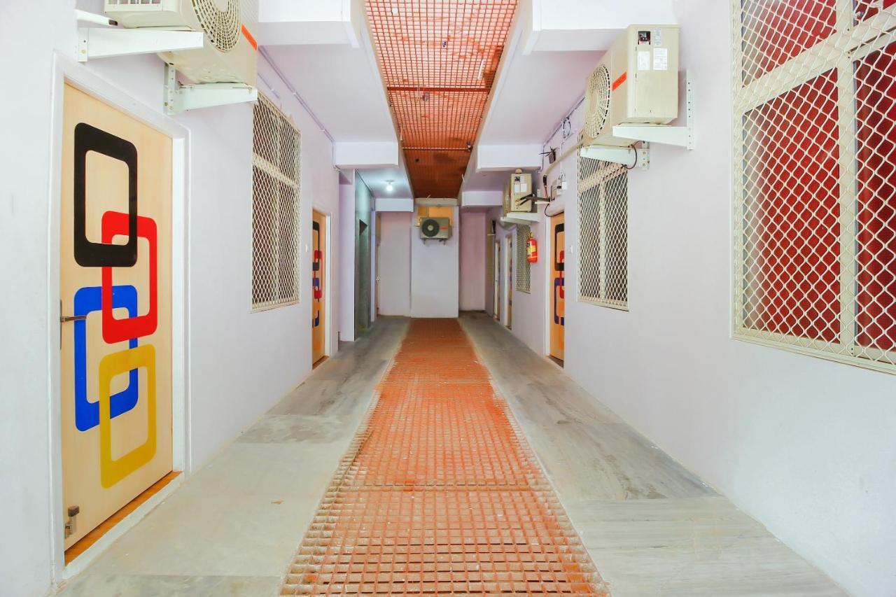 Oyo 17168 Hz Lodge Hyderabad Ngoại thất bức ảnh
