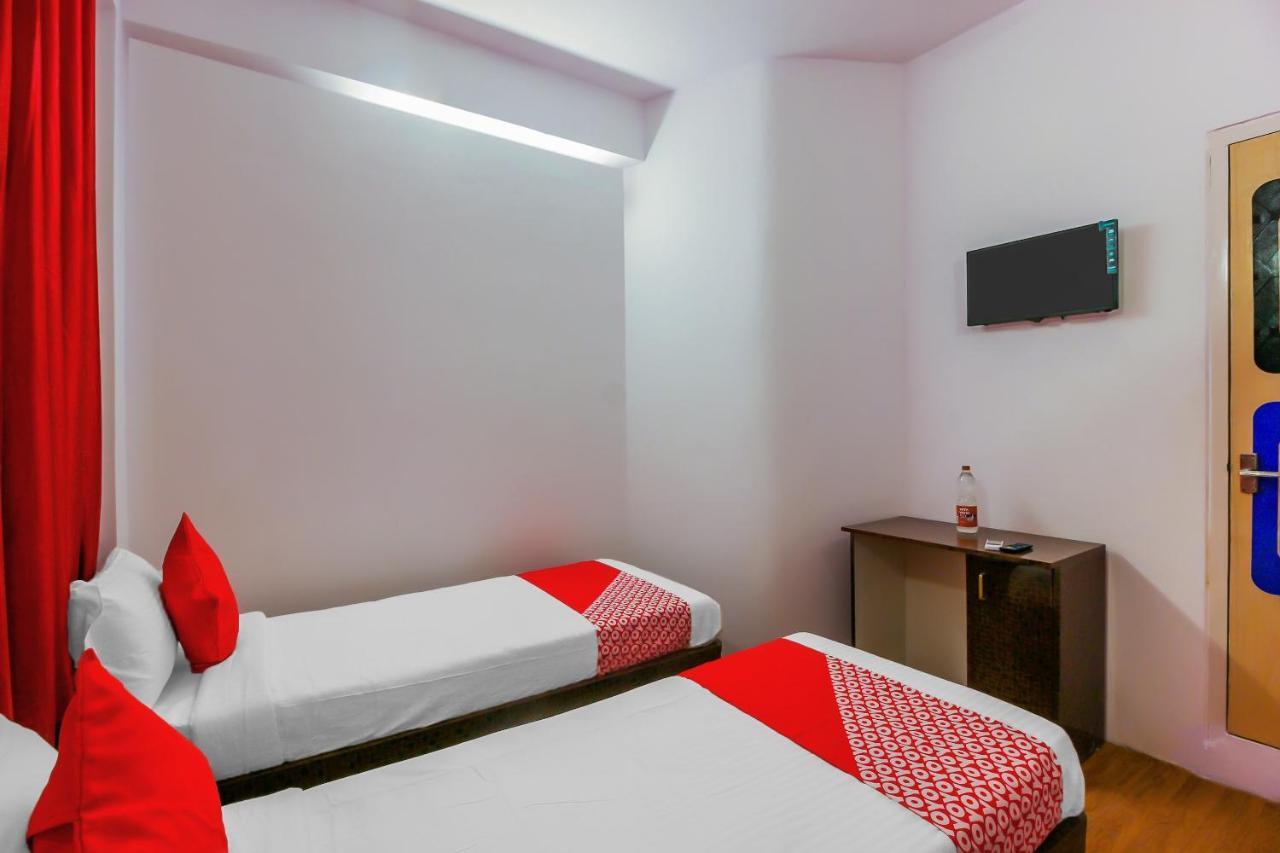 Oyo 17168 Hz Lodge Hyderabad Ngoại thất bức ảnh