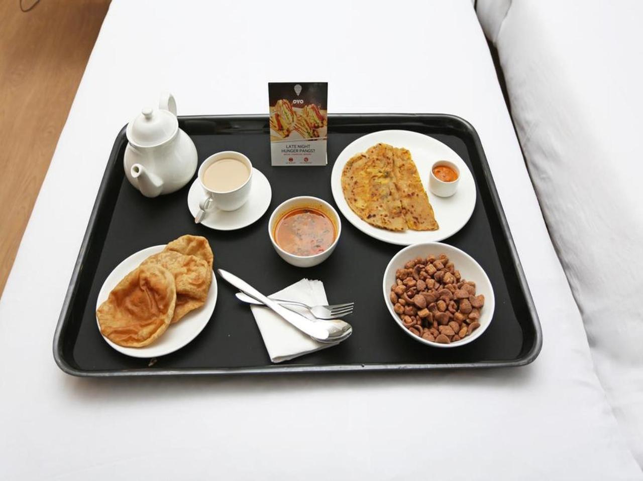 Oyo 17168 Hz Lodge Hyderabad Ngoại thất bức ảnh